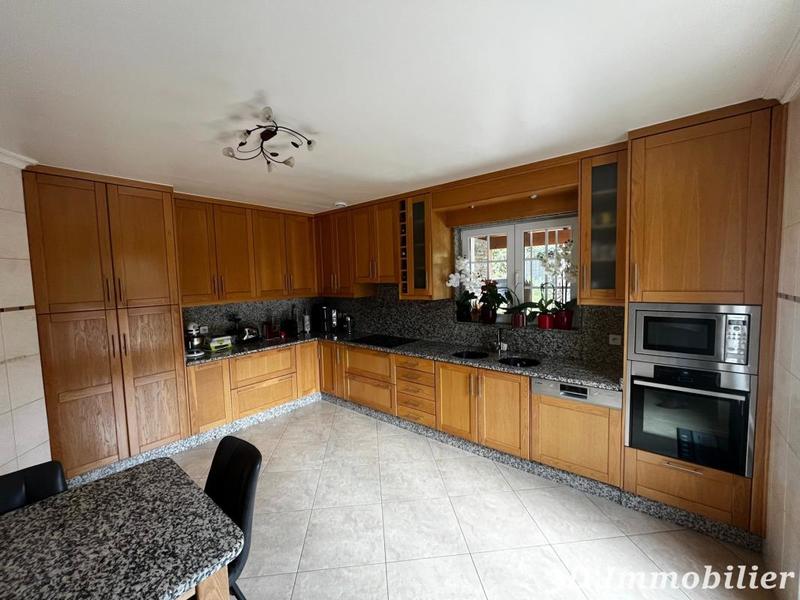 Maison - 255 m² - 7 pièces