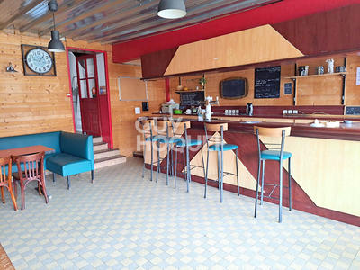 Maison - 300 m² - 8 pièces