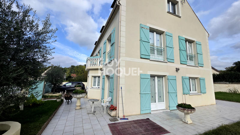 Maison - 275 m² - 12 pièces