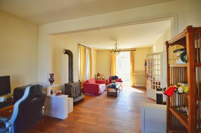 Maison - 218 m² - 8 pièces