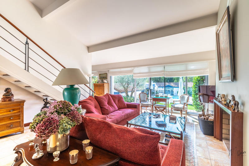 Maison - 258 m² - 10 pièces