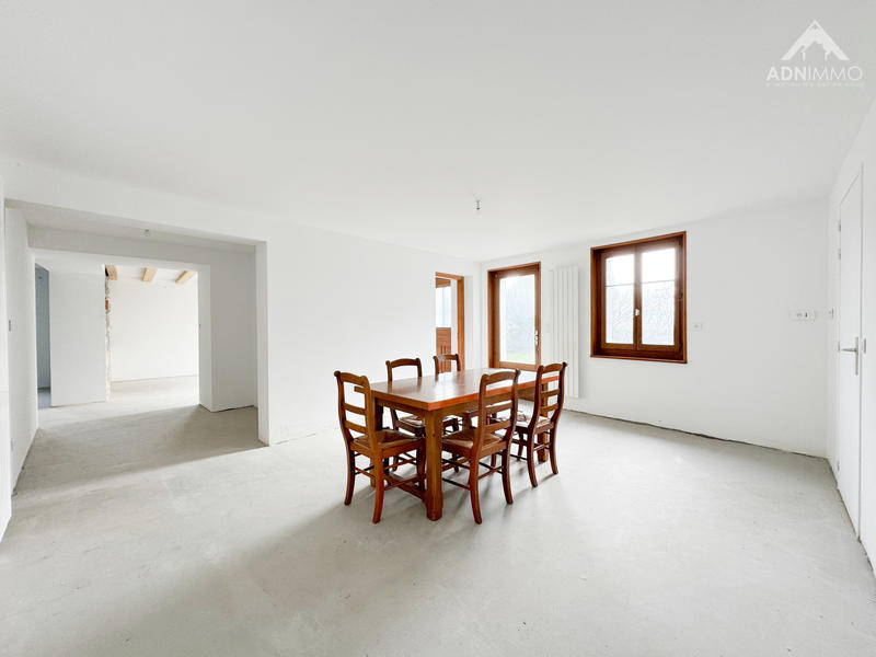 Maison - 223 m² - 7 pièces