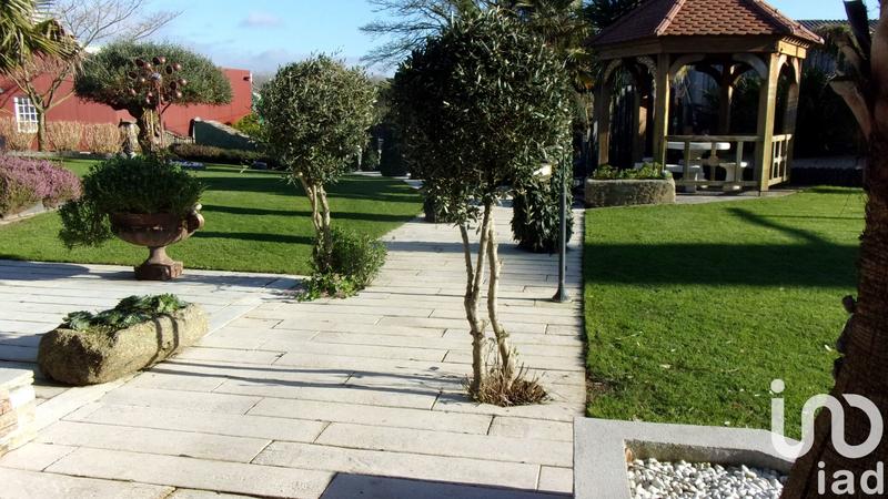 Maison - 400 m² - 10 pièces