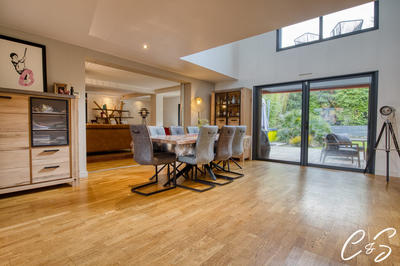 Maison - 240 m² - 6 pièces