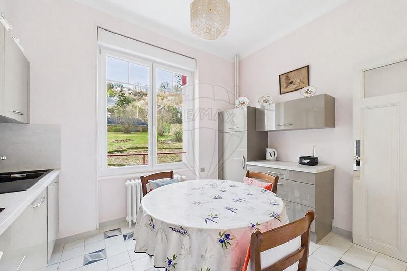 Maison - 210 m² - 10 pièces