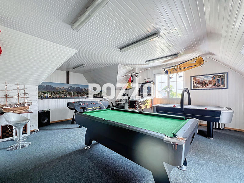 Maison - 255 m² - 8 pièces