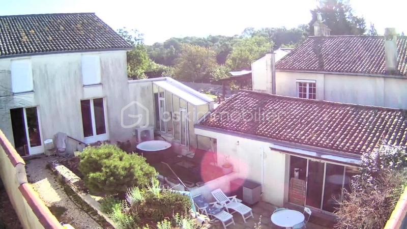 Maison de village - 180 m² - 13 pièces