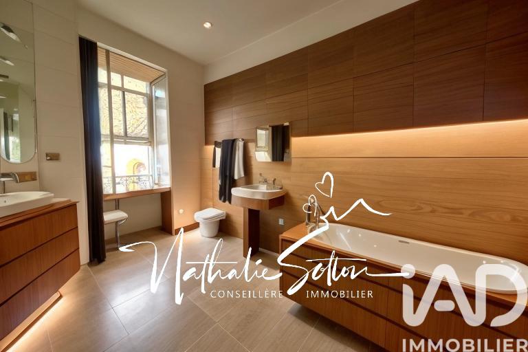 Maison - 250 m² - 13 pièces