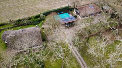 Maison - 230 m² - 8 pièces