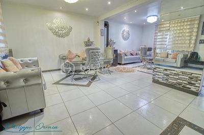 Maison - 250 m² - 11 pièces