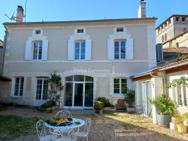 Maison - 195 m² - 8 pièces