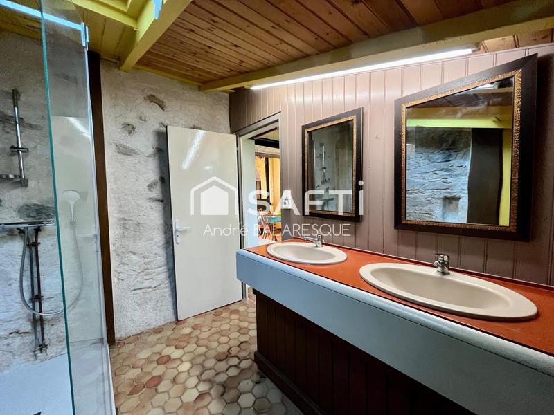 Maison - 252 m² - 10 pièces