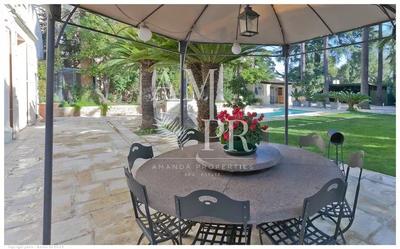 Villa - 300 m² - 10 pièces