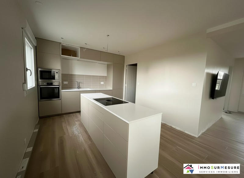 Maison traditionnelle - 90 m² - 5 pièces