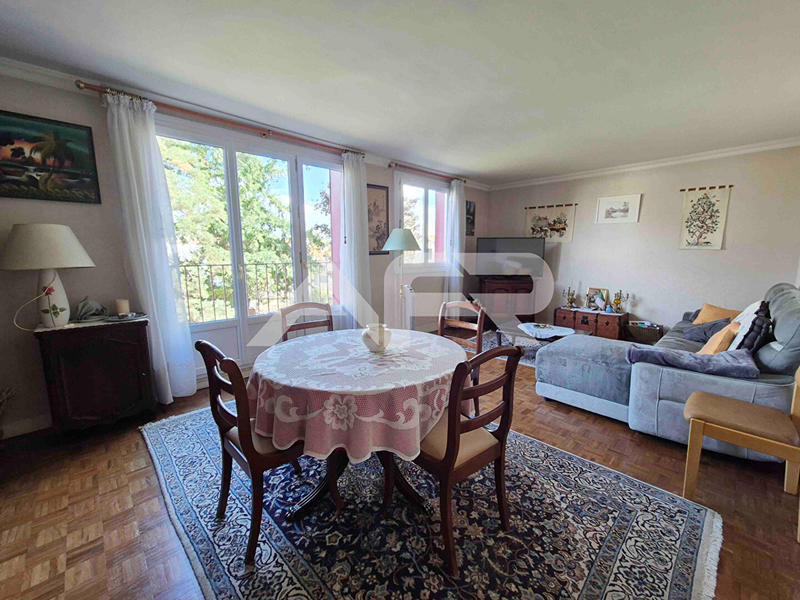 Appartement - 82 m² - 5 pièces