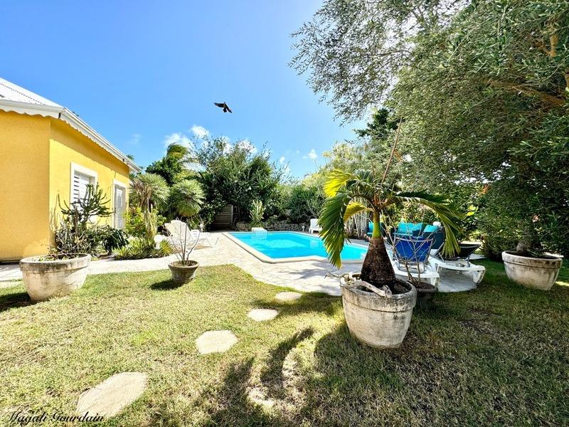 Propriété - 210 m² - 10 pièces