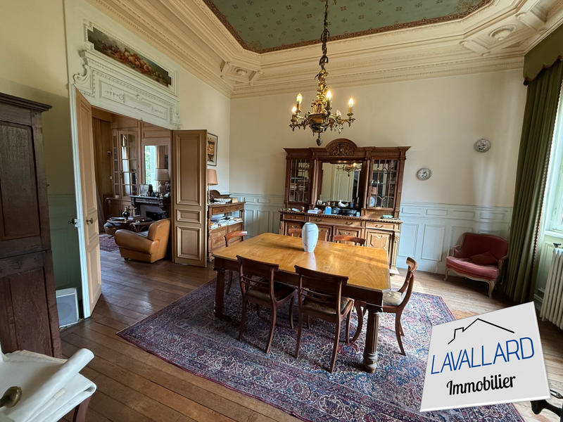 Maison - 290 m² - 8 pièces