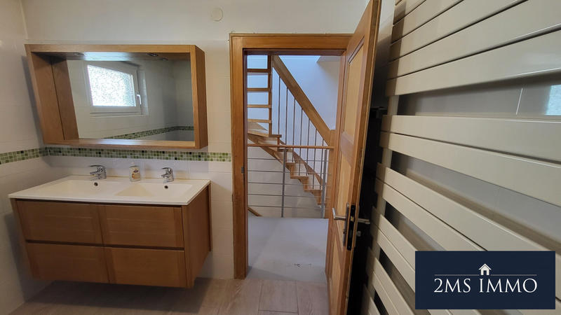 Maison - 200 m² - 8 pièces