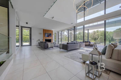 Maison - 480 m² - 8 pièces