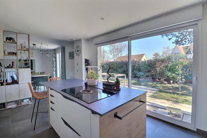 Maison - 205 m² - 8 pièces