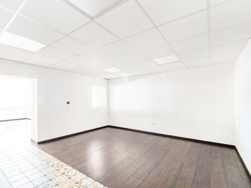 Local commercial - 87 m² - 3 pièces