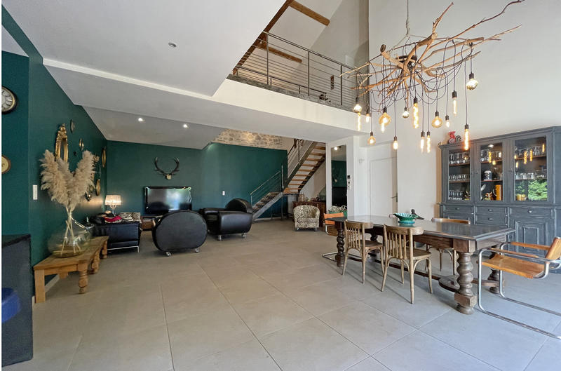 Mas - 1 200 m² - 25 pièces