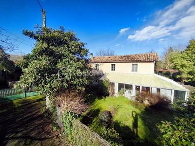 Maison de village - 225 m² - 9 pièces