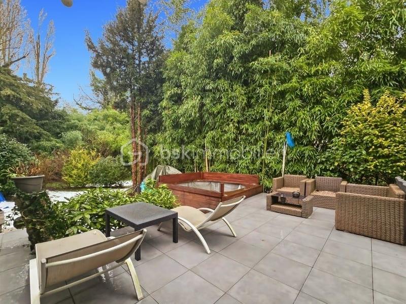 Pavillon - 150 m² - 6 pièces