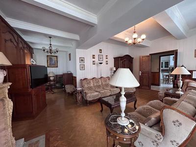 Maison - 318 m² - 8 pièces