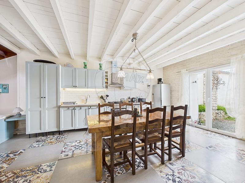 Maison - 271 m² - 10 pièces