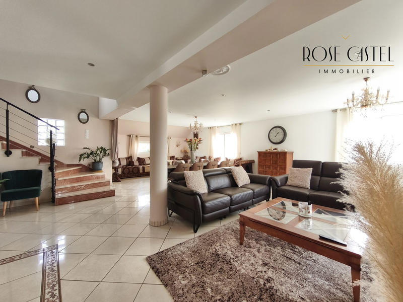 Maison - 221 m² - 6 pièces