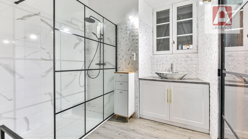 Maison - 373 m² - 11 pièces