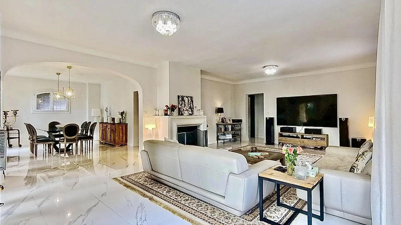 Villa - 223 m² - 6 pièces