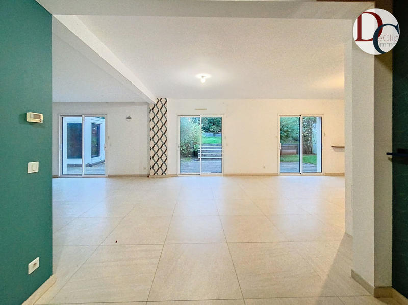 Maison - 203 m² - 8 pièces