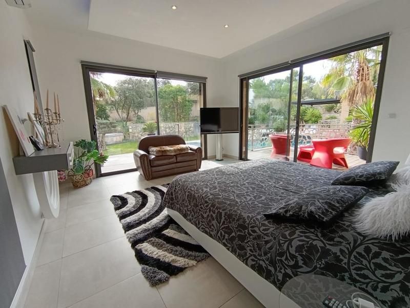 Villa - 270 m² - 10 pièces