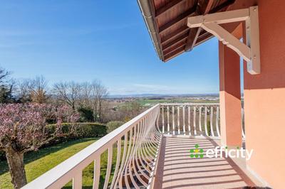 Maison - 232 m² - 8 pièces