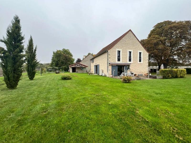 Propriété - 180 m² - 5 pièces