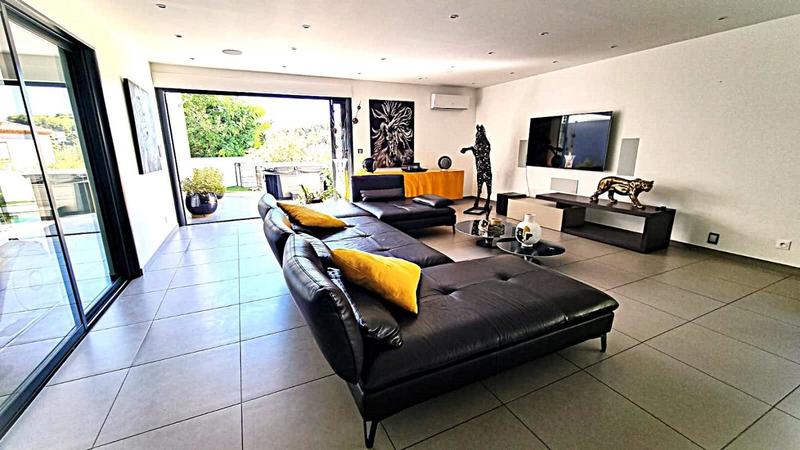 Maison - 239 m² - 4 pièces