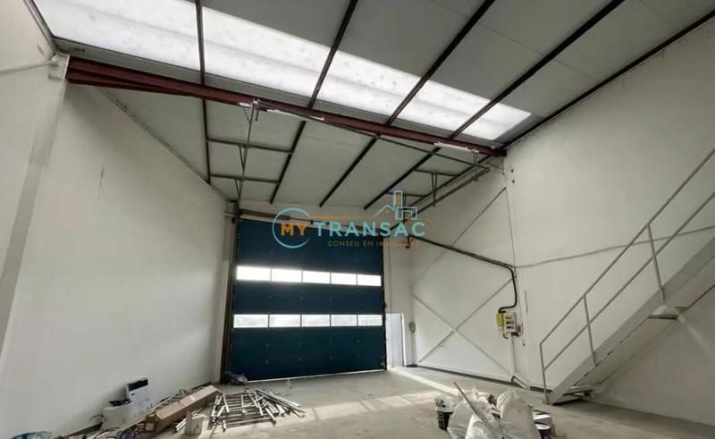 Local d'activité / Entrepôt - 344 m²