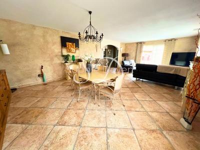 Maison - 140 m² - 5 pièces