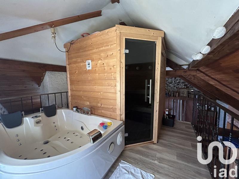 Maison - 235 m² - 9 pièces