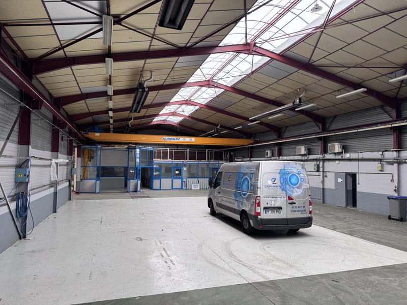 Local d'activités - 3 200 m²