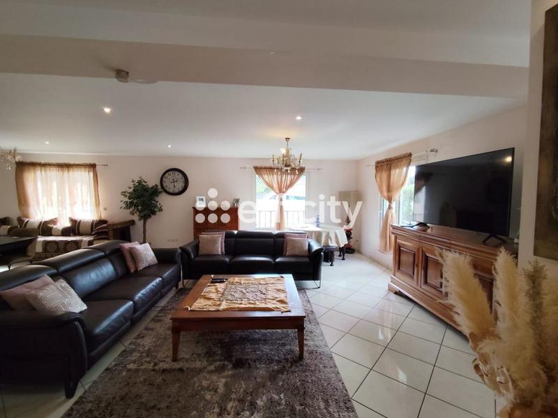 Maison traditionnelle - 221 m² - 5 pièces