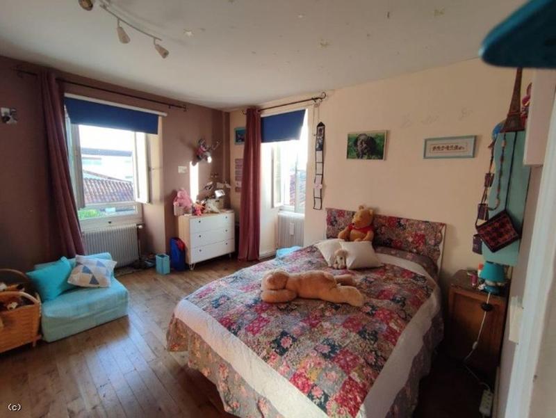 Maison - 212 m² - 7 pièces