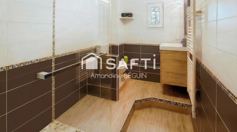 Maison - 200 m² - 8 pièces