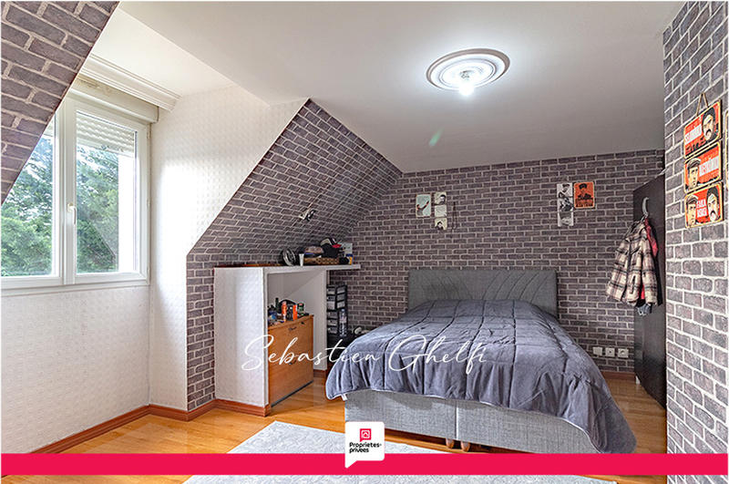 Maison - 235 m² - 9 pièces