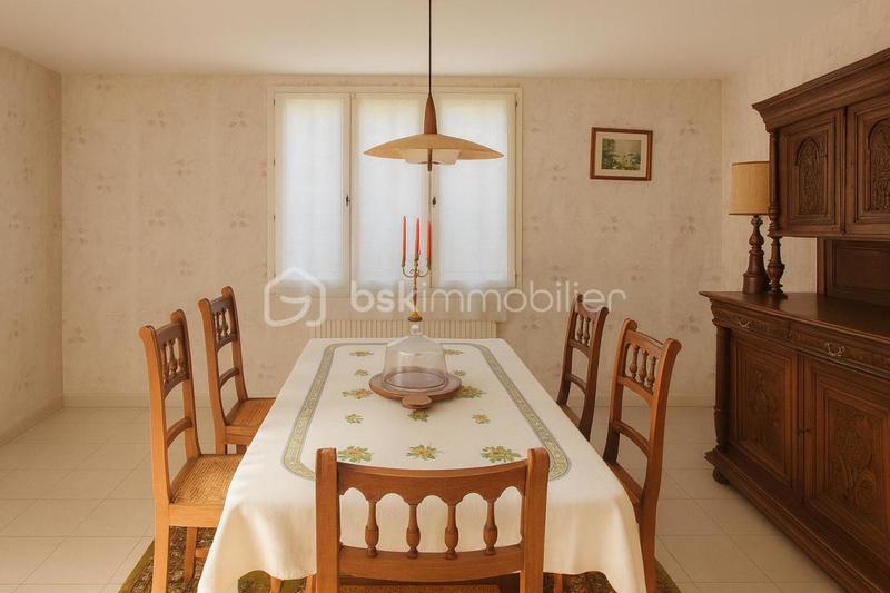 Maison - 214 m² - 9 pièces