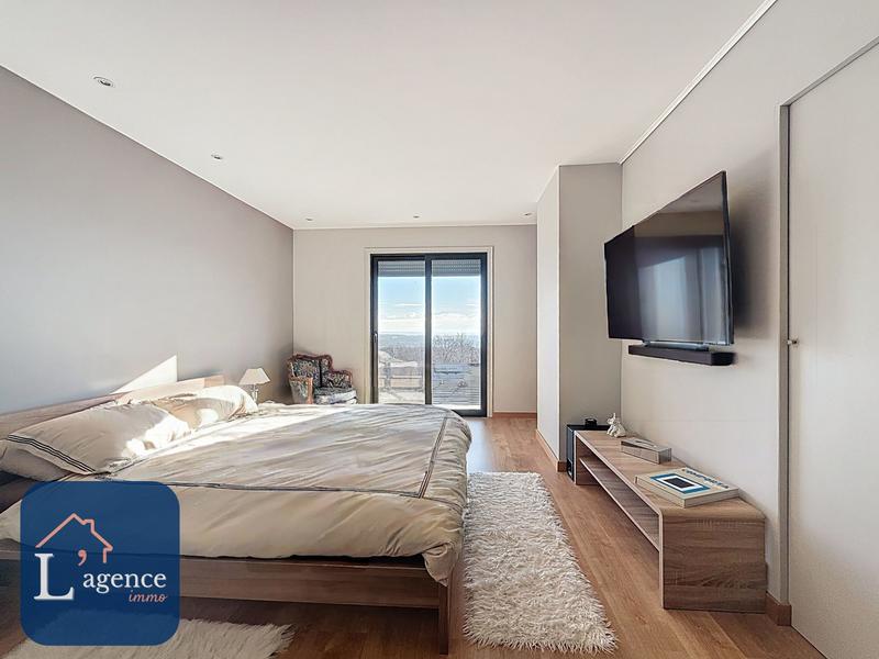 Maison - 202 m² - 8 pièces