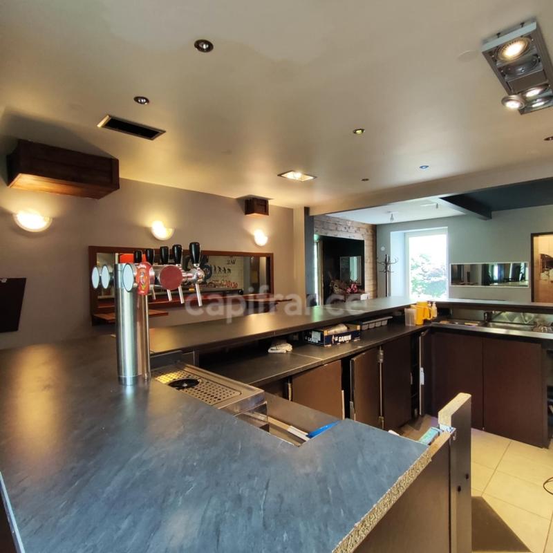 Maison - 200 m² - 2 pièces