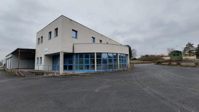 Local commercial - 3 243 m²